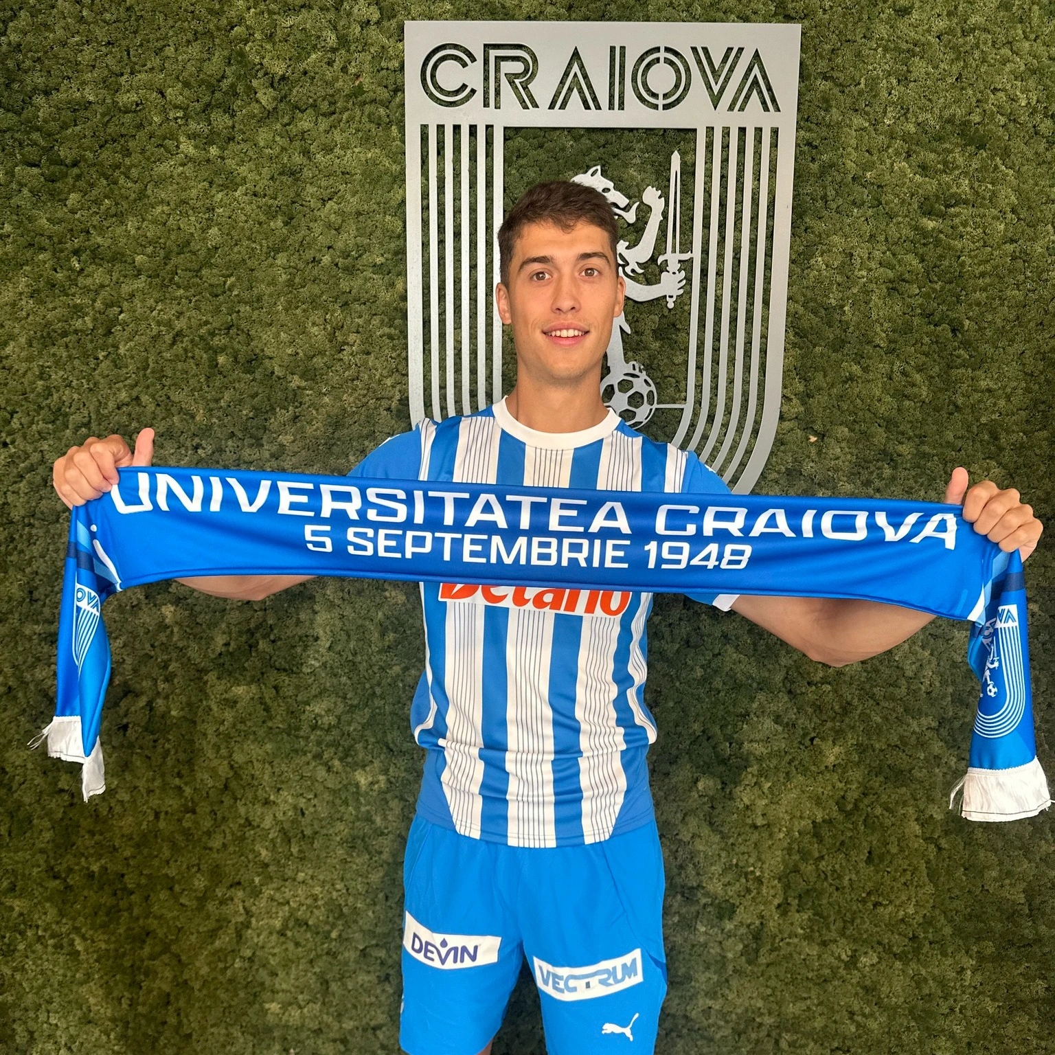 Universitatea Craiova si-a prezentat noul transfer, fundasul dreapta spaniol Iago Lopez